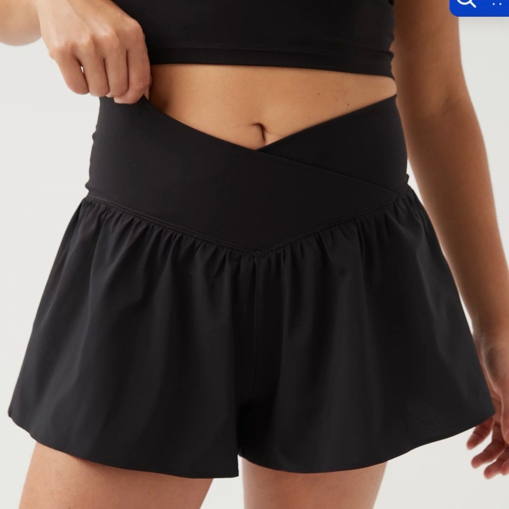 OFFLINE By Aerie Real Me Crossover Flowy Short in Black, size S